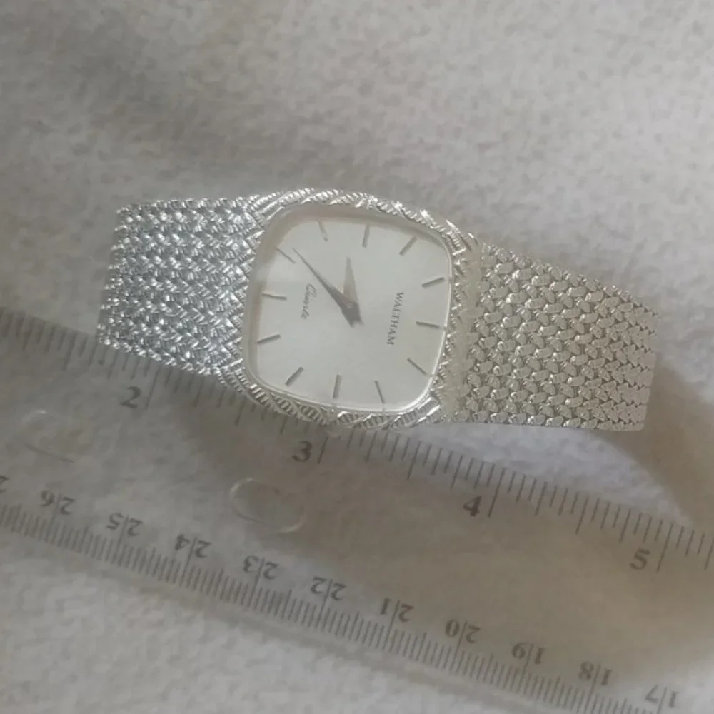 Vintage Waltham silver quartz watch time piece - Picture 2 of 9